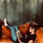 Dayana Handjieva Instagram – 📚Наскоро започнах курс по бързо четене… 🤯 Велико е! 
 
🧠Мозъкът ни има такъв огромен капацитет, а ние сякаш нямаме представа за това. 

😉Ето ви един бърз съвет – ако често ви се случва да се разсейвате докато четете, значи четете бавно. Мозъкът ви си казва:
“С това темпо на четене, аз имам време да си мисля и за други неща.” 
Ако си наложите да четете бързо, ще принудите мозъка ви да се съсредоточи само върху четенето, за да не изпусне нещо важно за вас. 

Спокойно, информацията от текста ще достигне до вас дори да не сте прочели всяка буквичка. 

📖Та в този ред на мисли ще се радвам да ми предложите вашите любими книги, че моите ще вземат да свършат 😁

#reading #booklover #fastreading #metareading
