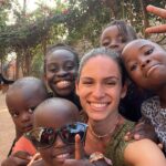 Dayana Handjieva Instagram – Пожелаваме си щастие, но знаем ли какво всъщност стои зад тази дума? 
Ако искате да попитаме децата в Уганда, те със сигурност знаят, а благодарение на тях, аз също го усетих ❤️

P.S. Ето доказателство, че Рошана не спи непрекъснато 😁 В действителност е щуро слънчице като повечето деца ☺️

#uganda #africa #kids #happiness #smile #smileforafrica #loveafrica #hakunamatata Kampala, Uganda