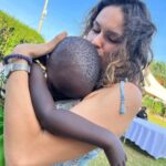 Dayana Handjieva Instagram - Спящата красавица Имало едно време едно африканско момиченце, което омагьосвало и разтапяло сърцето на всеки, който я видел….как спи. 😴 End of story. #roshana #sleeping #sleepingbeauty #africa #africankids #mommylove #babysleeping #uganda Uganda, Africa