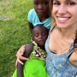 Dayana Handjieva Instagram - Спящата красавица Имало едно време едно африканско момиченце, което омагьосвало и разтапяло сърцето на всеки, който я видел….как спи. 😴 End of story. #roshana #sleeping #sleepingbeauty #africa #africankids #mommylove #babysleeping #uganda Uganda, Africa