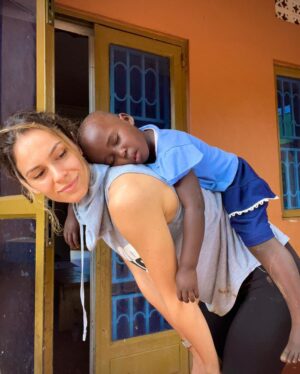 Dayana Handjieva Instagram - Спящата красавица

Имало едно време едно африканско момиченце, което омагьосвало и разтапяло сърцето на всеки, който я видел….как спи. 😴

End of story. 

#roshana #sleeping #sleepingbeauty #africa #africankids #mommylove #babysleeping #uganda