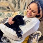 Dayana Handjieva Instagram – Сприятелихме се, логично, все пак сме черните овце на Фермата 6. 
И всичко беше наред, докато не започна да ми говори на “бе”. Тогава ѝ разказах за Гергьовден…. 

#lamb #babyanimals #animal #animallovers #farm #farmlife #smile #fermata Гората над Железница