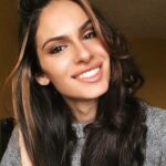 Dayana Handjieva Instagram – 🍁Бих написала нещо поетично, мъдро и позитивно, което да даде отправна точка на разсъжденията ви за живота…. 
но това са просто селфита с нова прическа 🤷🏻‍♀️ Освен да кажа, че @ritualbeautyroom са върхът, всичко друго ще звучи нелепо. 
@viktoria.stefanova благодаря за тази есен в косите 🍂 

#newhair #autumnhair #hairstyleideas #baleyage #haircountour #haircolor