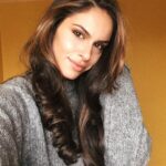 Dayana Handjieva Instagram - 🍁Бих написала нещо поетично, мъдро и позитивно, което да даде отправна точка на разсъжденията ви за живота.... но това са просто селфита с нова прическа 🤷🏻‍♀️ Освен да кажа, че @ritualbeautyroom са върхът, всичко друго ще звучи нелепо. @viktoria.stefanova благодаря за тази есен в косите 🍂 #newhair #autumnhair #hairstyleideas #baleyage #haircountour #haircolor