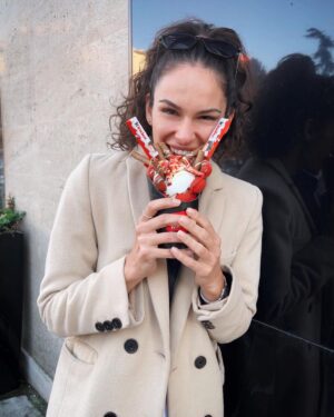 Dayana Handjieva Instagram - The best things in life are sweet 🍭 
Освен това идва зима, можем да си позволим да сме дебели 😉

@streetwafflesbg 

#waffles #sweet #chocolate #mood #friendshipgoals