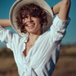 Dayana Handjieva Instagram - The Wild Wild West…🤠 Поздравявам ви с тази песен на Уил Смит 😂 📸 @george_todoroff for Elle March2022 #wildwest #western #cowgirl #photoshoot #smile #ranch El Paso Ranch/ Ранчо Ел Пасо