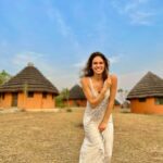 Dayana Handjieva Instagram - Hakuna Matata! What a wonderful phrase Hakuna Matata! Ain't no passing craze It means “no worries” For the rest of your days It's our problem-free philosophy Hakuna Matata! 🇺🇬 @soulgem.jewelry #africa #uganda #hakunamatata #africanhouse #africansun #bigsmile #safarilodge Heritage Safari Lodge