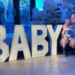 Dayana Handjieva Instagram - Орисан от добри, силни, талантливи, интелигентни, благородни и авантюристични жени… животът му ще е песен 🎶 Не знам дали ще е boss, но съм сигурна, че ще е щастлив 🥰 Благодаря ви, скъпи дами, че отправихте най-чистите си и сърдечни пожелания към сина ми ❤️ Благодаря на @sense_bulgaria ,че бяхте домакини на нашето парти и се погрижихте всичко да изглежда много bossy 😉 и страшно вкусно 🧁 #40 #погача #babybossparty Sense