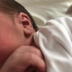 Dayana Handjieva Instagram - След едно раждане, започнало като по филмите с: “😱 Изтекоха ми водите, бързо към болницата!” и завършило с проплакването на едно малко чудо, мога вече гордо да се нарека Мама Дая 🥰 Избрал да се появи на датата на майка си, в месеца на баща си, посрещаме с много щастие и любов малкия Антони ❤️ Изключително много благодарим на д-р Тияна Николова и акушерка Мая Петрова, и на целия екип на болница “Св. Лазар” @sveti.lazar.hospital за грижите, отношението и професионализма. Благодаря и на моя мъж, че беше плътно до мен през цялото време и не припадна! 😁 Обичам те, @freshprinceofsofia , вече сме родители, представяш ли си??😳 #baby #newborn #birth #babyboy #newmom Сагбал Св. Лазар