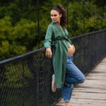 Dayana Handjieva Instagram - Ако сте още много млада и си мислите “Как пък не, бебе, да ми разтегли кожата, да приличам на кит и да не мога да ходя, където си искам” - спокойно, бях там, минава. Ако вече не сте чак толкова млада, искате дете, ама бащата още не се е появил - спокойно, бях там, идва. Ако вече чакате бебе и ви е хванало шубето от всичко неизвестно, което ви очаква - спокойно, аз още съм там, надявам се, че и това ще мине. А ако вече имате дете…кажете, имаше ли смисъл от всички тези страхове? 📸 @kristina.likova.photography #pregnancy #momtobe #fear #pregnancyphotoshoot #babyontheway Язовир Пасарел