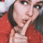 Dayana Handjieva Instagram - Весела Коледа от мен и Internet Explorer ❄️ Пожелавам ви винаги да сте навреме! 🎄 #christmas #happyholidays #rightontime #winter #red #santa #homealone