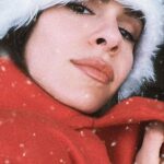Dayana Handjieva Instagram - Весела Коледа от мен и Internet Explorer ❄️ Пожелавам ви винаги да сте навреме! 🎄 #christmas #happyholidays #rightontime #winter #red #santa #homealone