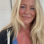 Deana Carter Instagram - #TGIF my loves! Hope all is well & you know that you are loved! ❤️ Got to my YouTube channel for more! Will post a new TGIF-isode (#320) later today! Stay tuned…😘 https://youtube.com/@OfficialDeanaCarter