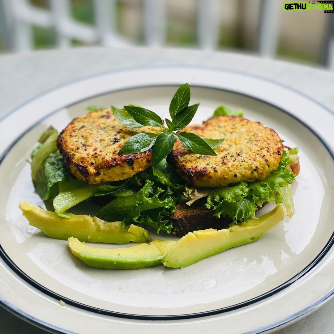 Deanna Yusoff Instagram - Open sandwich with home made Chicken, Quinoa & Chia Burgers. Another one of my favourite batch cooking staples. A must have in the freezer for a quick, last minute meal. π #batchcooking #chicken burgers #quickmeals #thermomix #deannacookswiththermomix #stayhome #homecooked #simplerecipe #staysafe #staypositive #balance #goodhealth #harmony #love #livingwithdeanna #journey #gratitude #blessing #eurasian #actress #fun #happiness