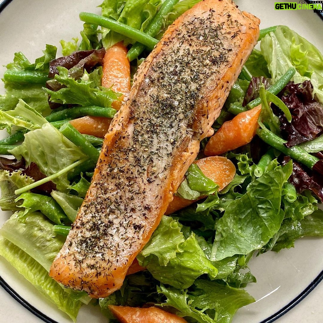 Deanna Yusoff - 874 Likes - Healthy, quick and easy to make lunch.
Pan seared salmon in MCT oil.
Lightly steamed baby carrots and green beans.
Mixed Salad
Tahini salad dressing.
This took me 10mms to make. Whilst I pan seared the salmon, I steamed the veggies and my salad dressing was made yesterday.
Itās fresh, light on the tummy and full of nutrients.
#batchcooking
#salmon
#steamedveggies
#mctoil
#saladdressing
#stayhome
#homecooked
#simplerecipe
#staysafe
#staypositive
#balance
#goodhealth
#harmony
#love
#livingwithdeanna
#journey
#gratitude
#blessing
#eurasian
#actress
#fun
#happiness