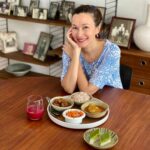 Deanna Yusoff Instagram - Selamat Hari Raya Aidilfitri. Hope you are having a lovely one despite not being able to balik kampung and be with friends and family. Cooked myself a very simple meal of nasi dagang, and as dessert, I made seri muka. It’s nice, for a change, to be able to cook calmly and then enjoy it without all the usual rush. Have a blessed one and stay safe everyone. 😘 #raya2020 #dudukrumah #family #stayhome #nasidagang #serimuka #homecooked #simplerecipe #holiday #staysafe #staypositive #balance #goodhealth #harmony #love #livingwithdeanna #journey #gratitude #blessing #eurasian #actress #fun #happiness
