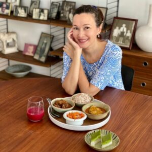 Deanna Yusoff Instagram - Selamat Hari Raya Aidilfitri. 
Hope you are having a lovely one despite not being able to balik kampung and be with friends and family.

Cooked myself a very simple meal of nasi dagang, and as dessert, I made seri muka. It’s nice, for a change, to be able to cook calmly and then enjoy it without all the usual rush.

Have a blessed one and stay safe everyone. 😘

#raya2020
#dudukrumah
#family
#stayhome
#nasidagang
#serimuka
#homecooked
#simplerecipe
#holiday
#staysafe
#staypositive
#balance 
#goodhealth
#harmony
#love
#livingwithdeanna 
#journey 
#gratitude 
#blessing
#eurasian 
#actress 
#fun
#happiness