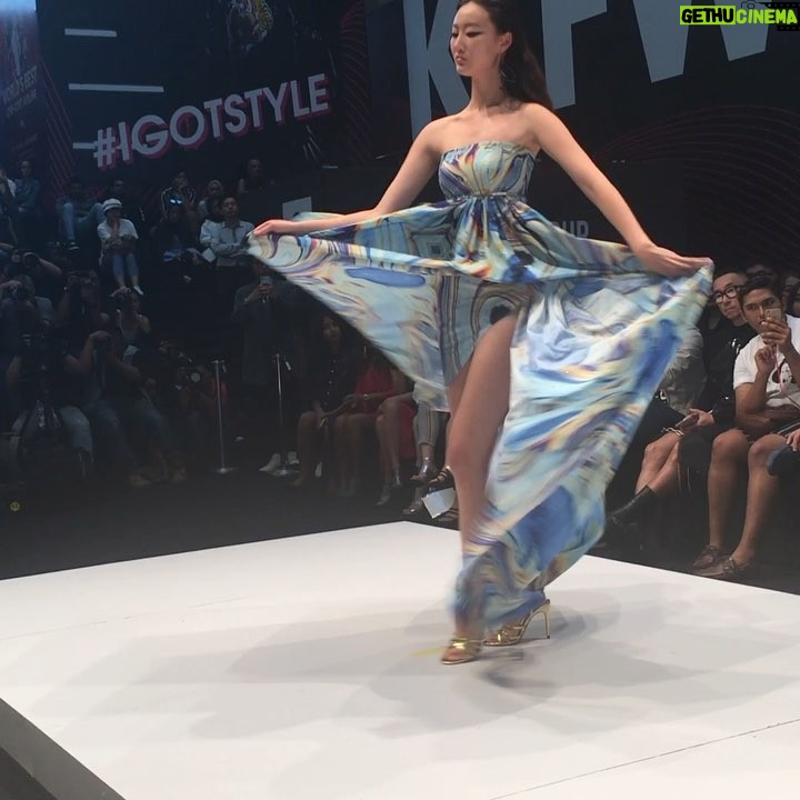 Deanna Yusoff Instagram - Last day at KLFW with new friends for old friends. Congratulations to Justin Yap on his latest collection. Can’t wait to get my hands on those pieces. Glad I made it this year. Love love love. 💋 #justinyap #klfw2018 #toniandguybangsar (we must do this again) @will_i_amwong #deannayusoff #malaysiandesigner #fashionweek #livingwithdeanna #actress #model #singer #emcee #oldfriends #newfriends #fashion #gratitude #beautywithin Pavilion KL