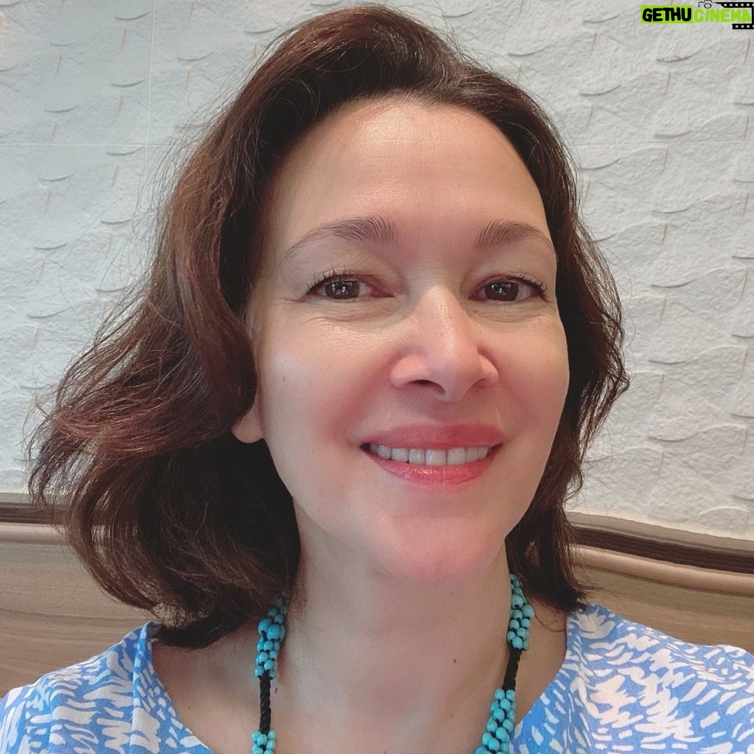Deanna Yusoff - 892 Likes - Have you ever heard of a mouthful like 'Non-Comodogenic'? It's one of those Skincare terms that make us go "Huh?"
The term "non-comedogenic" comes from two Latin words: "non" meaning "not" and "comedo" meaning "acne lesion."
Non-comedogenic products are typically made with ingredients that are lightweight, easily absorbed into the skin, and don't leave a heavy or greasy residue.
Examples of non-comedogenic ingredients include oils like jojoba and grapeseed, as well as water-based ingredients like hyaluronic acid and glycerin.
Non-comedogenic products are particularly important for people with acne-prone or oily skin, as they are more susceptible to clogged pores and breakouts. Using non-comedogenic products can help prevent these issues and promote clearer, healthier-looking skin.
On the other hand, comodogenic ingredients typically include heavy oils, waxes, and other substances that create a barrier on the skin, preventing it from breathing and leading to the accumulation of sebum, sweat, and bacteria.
Coconut oil is considered to be a comedogenic oil, meaning that it has a high likelihood of clogging pores and contributing to acne breakouts. This is because coconut oil is rich in fatty acids that can be too heavy for some skin types.
While coconut oil has many potential benefits for the skin, including its moisturizing and anti-inflammatory properties, it may not be the best choice for those who are prone to breakouts. It is however often used for body massage because of its lubricating properties, which can help to facilitate smooth and easy massage movements.
It's time to settle the debate once and for all: are you team como or team non-como? Share your skincare secrets in the comments below and let me know which carrier oils work best for your skin! Bonus points for the silliest skincare routine. Let's have some fun!
#noncomodogenic #Comodogenic #seedoil #carrieroils #lightoil #acne #skincongestion #skinissues #tropical #sweating #lightweight #oilyskin #holisticskin #naturalskincare #skincareingredient #ingredient #formulating #deannaformulates #certifiedformulator #malaysia #holisticskincare #singapore