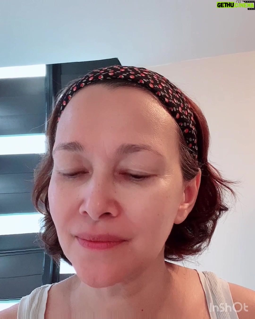 Deanna Yusoff - 808 Likes - What are your thoughts on incorporating an oil serum into your skincare regimen?
Are you concerned that it might feel too oily, heavy, or rich, especially in hot and humid weather?
Are you worried that the oils could clog your pores and exacerbate acne or sensitive skin?
Could the use of oils result in excessively shiny skin or interfere with makeup adherence?
Additionally, does using oil on our faces lead to increased sweating?
Many individuals remain hesitant about using oil serums, particularly in tropical settings, which is understandable. Nevertheless, numerous skincare brands are introducing oil serums to their product lines, and the response has been highly encouraging, even in hot and humid environments. So why is that the case?
The key lies in using the correct carrier oils for specific skin issues.
Using the wrong carrier oils on the skin can lead to issues like skin congestion, irritation, and interfering with makeup application. Heavy, greasy oils can create a barrier on the skin that prevents proper breathing, leading to sweat and oil accumulation and exacerbating issues like acne breakouts, rashes, and fungal infections.
On the other hand, lightweight, non-comedogenic oils like jojoba oil and grapeseed oil can be ideal for acne-prone skin in hot and humid climates. These oils won't clog pores or create a barrier on the skin, allowing it to breathe and sweat to evaporate properly. Antioxidant-rich oils like argan and rosehip are perfect for dry or aging skin, providing deep hydration and reducing the appearance of fine lines and wrinkles.
Overall, choosing the correct carrier oils for specific skin types can be an effective way to improve skin health and appearance, even in tropical settings.
Share your experiences with carrier oils in the comments below to help others find the best options for their skin concerns.
#oilserum #seedoil #lightoil #carrieroils #oilyskin #acne #sweating #tropical #humidity #skincongestion #skinissues #lightweight #noncomodegenic #skin #malaysia #holisticskin #edelbotanica #certifiedformulator #deannaformulates #holisticskincare #naturalskincare #skincareingredient #singapore #nongreasy