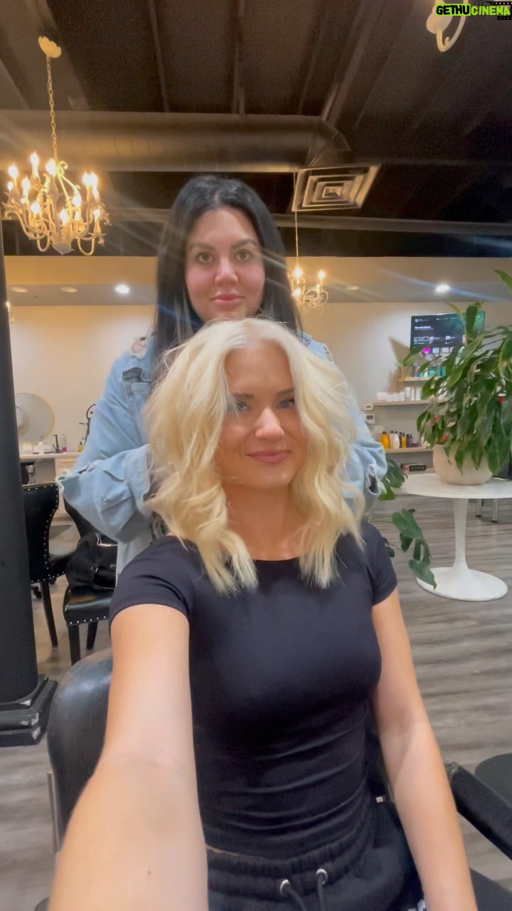 Deb Chubb Instagram - The hair transformation 🤍 to add fullness in the front we used some @donnabellahair 22” Kera-link extensions in the color Blond 💁🏼♀️ Use code DEB to shop #dbhpartner
