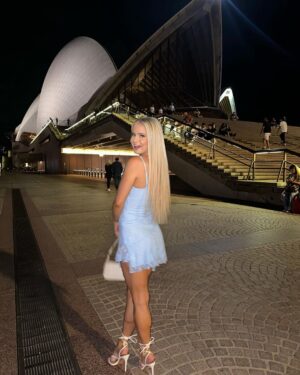 Deb Chubb Instagram - Can officially say I’ve been to Sydney now 📍