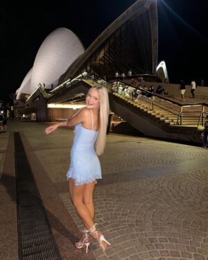 Deb Chubb Instagram - Can officially say I’ve been to Sydney now 📍