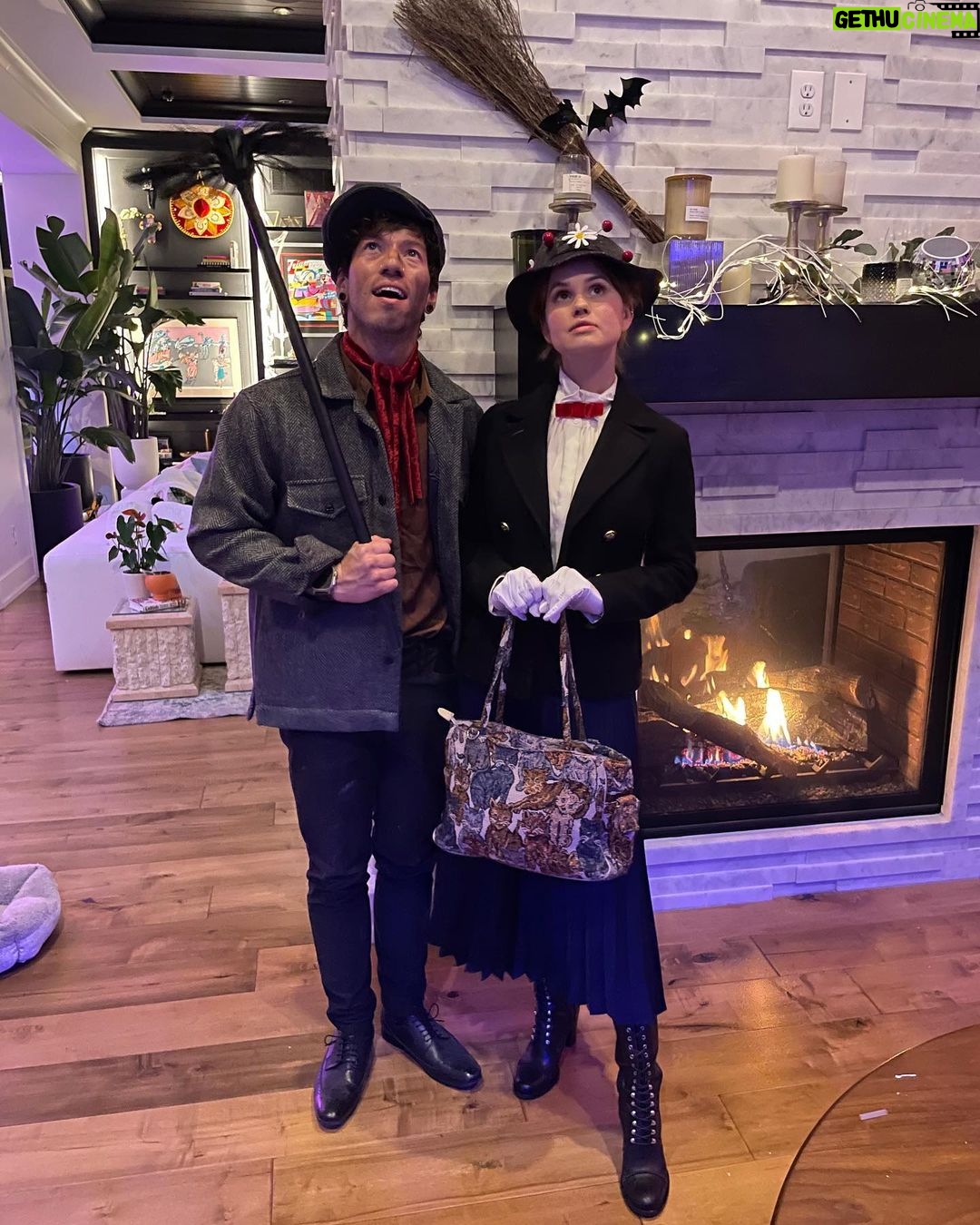 Debby Ryan Instagram - a trick and a treat 🎃 no chaos, just togetherness and candy that’s it /why Columbus, Ohio