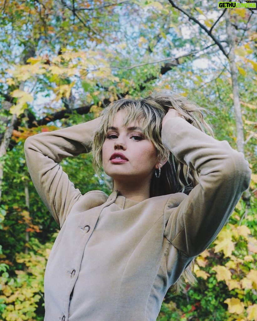 Debby Ryan Instagram - 🕯️🌤️🍂🍁🪵🦇 are the colors changing where you are? I’m undone by it all 🫠 𝔻𝕣𝕖𝕒𝕞𝕚𝕟𝕘