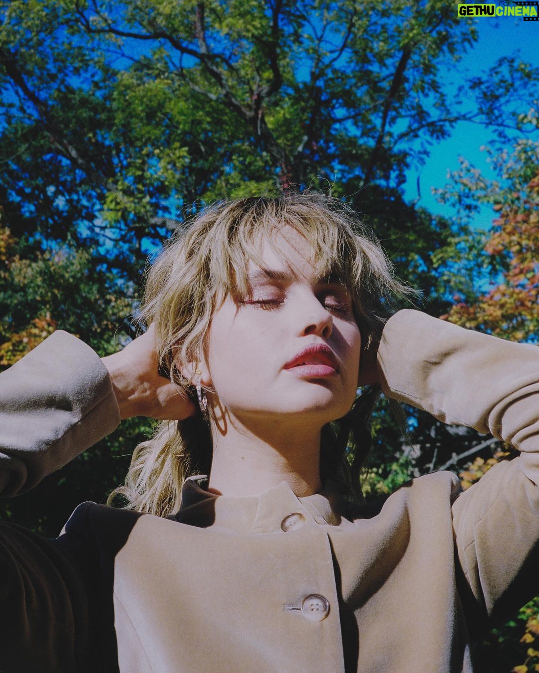 Debby Ryan Instagram - šÆļøš¤ļøšššŖµš¦ are the colors changing where you are? Iām undone by it all š« š»š£šššššš