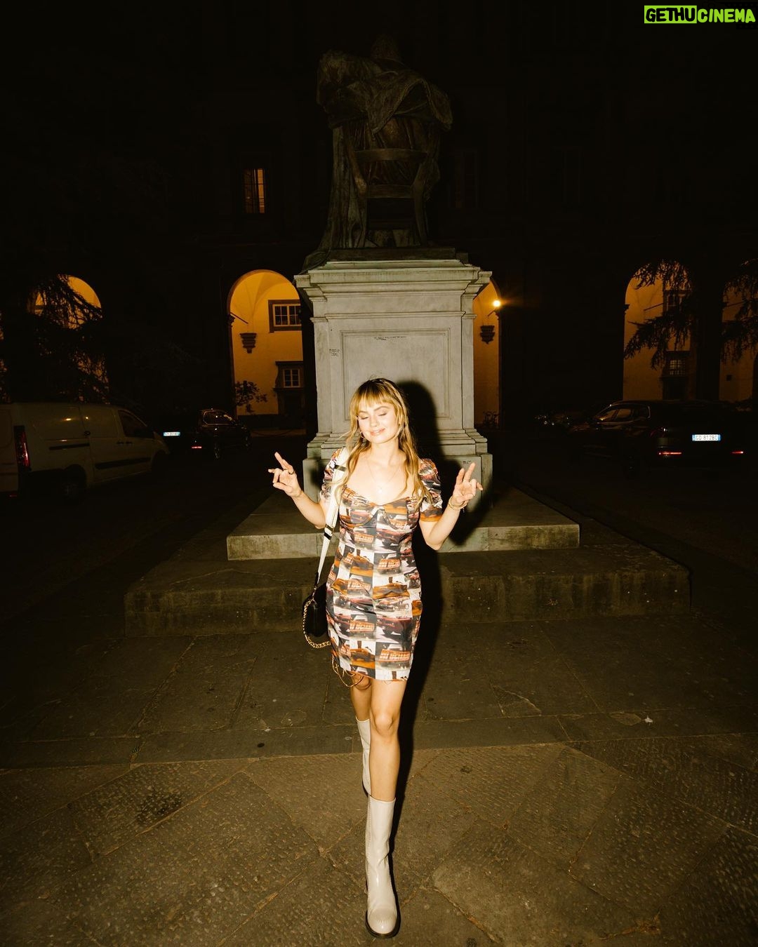 Debby Ryan Instagram - summer held splashing around in sunbeams, twirling noodles at dusk, dancing sidestage in moonlight and packing for the next place 🪄🍝🪩🪂 Lucca Tuscany