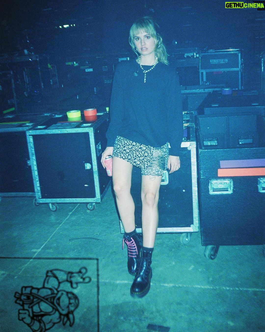 Debby Ryan Instagram - tag urself I am the skateboard in the back pocket of the jncos