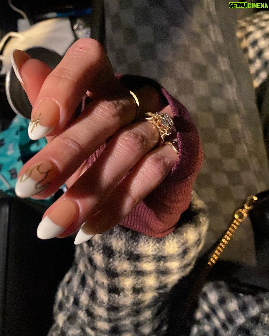 Debby Ryan Instagram - needed to show you guys my grandma’s wrapping paper 👢🥶also the sweet little whiskers in the last pic 。:゚૮ ˶ˆ ﻌ ˆ˶ ა ゚:。 this is not my favorite time of year. never has been. but I’m so grateful for the people I love — and technology for keeping us connected 🥴