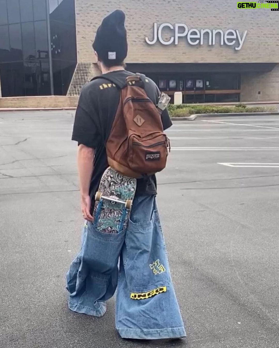 Debby Ryan Instagram - tag urself I am the skateboard in the back pocket of the jncos