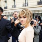 Debby Ryan Instagram - afternoon at the musée with @giambattistavalliparis ✨ people use the phrase ‘hopeless romantic’ but I’ve been finding so much hope in romance. this collection is a breath of fresh air in this moment — feathered, fresh, frisky and flouncy with a punk rock sensibility to protecting what’s tender and beautiful. merci beaucoup @giambattistavalli for having me ✨🕊