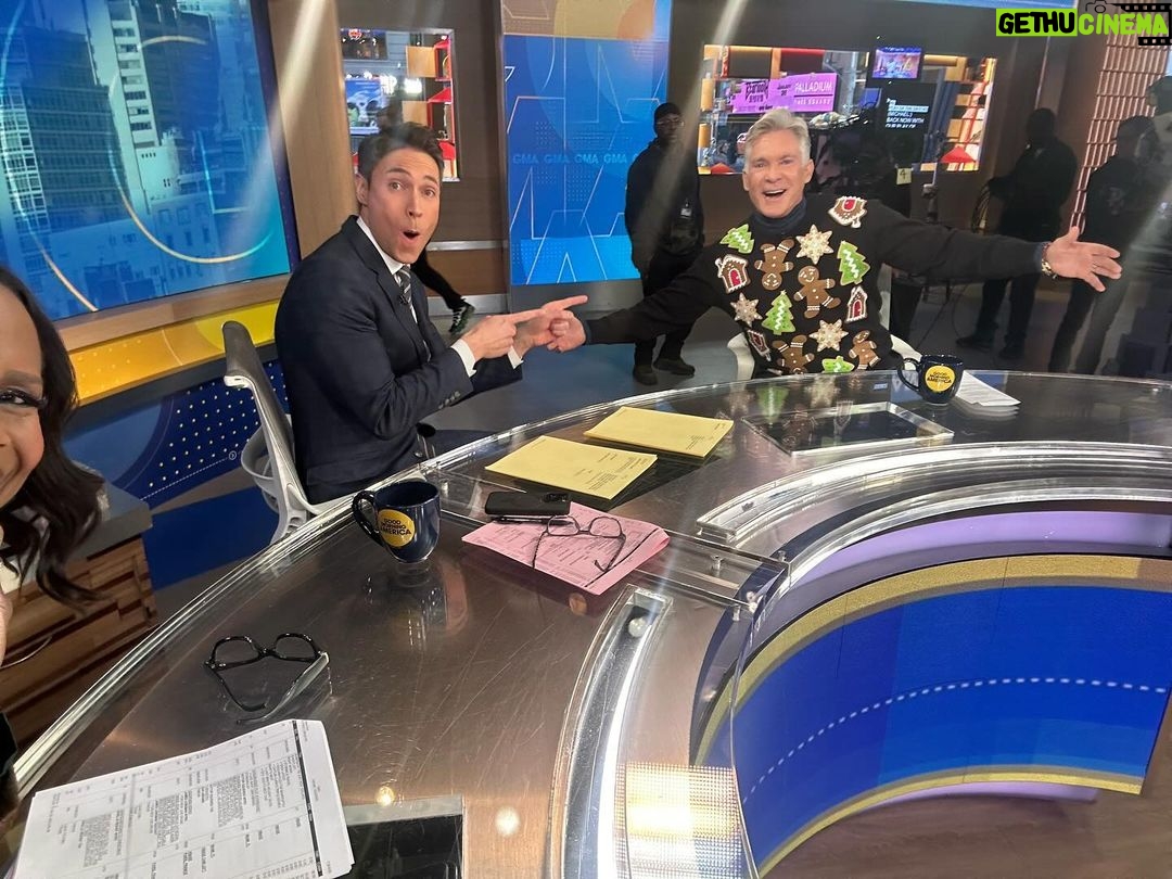 Deborah Roberts Instagram - Fabulous Friday finale. Not sure it’s possible to have more fun than we did @goodmorningamerica today, celebrating the home stretch to #christmas Ugly sweaters and a touching holiday song from the lovely @brandy from her new album. Now time to finish up the last minute shopping! Are you ready?