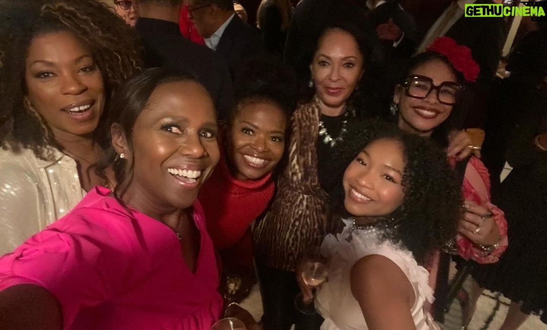 Deborah Roberts Instagram - The sparkle of the holiday season … festive…joyous…exhilarating…and not for the faint of heart.