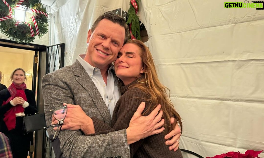 Deborah Roberts Instagram - The sparkle of the holiday season … festive…joyous…exhilarating…and not for the faint of heart.