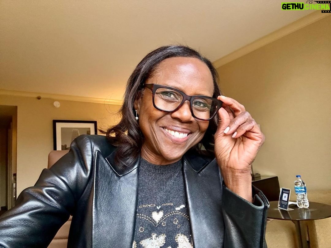 Deborah Roberts Instagram - Was literally looking for my glasses… and found them on my face. Anybody else …??? 🥸