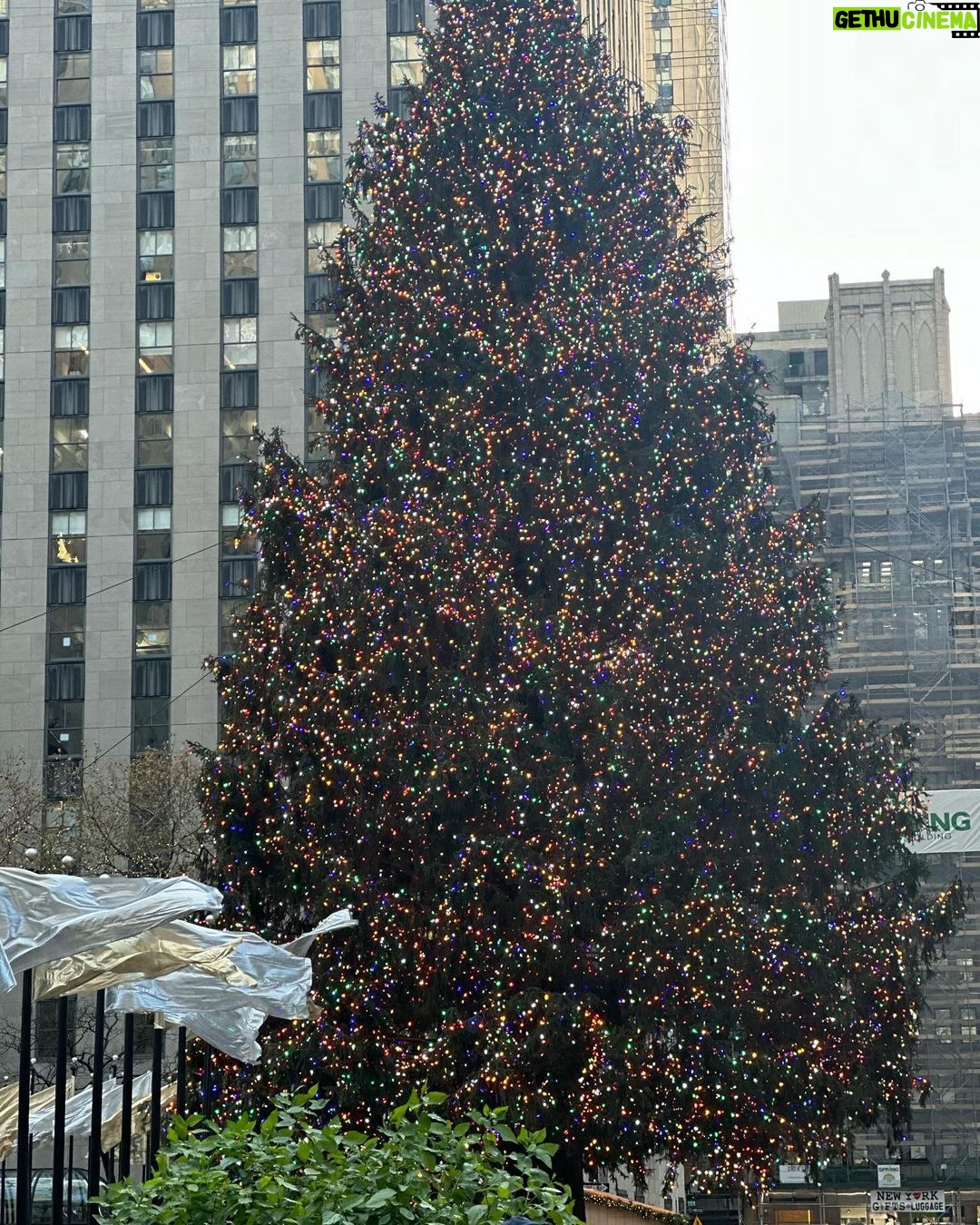 Deborah Roberts Instagram - Hello December.