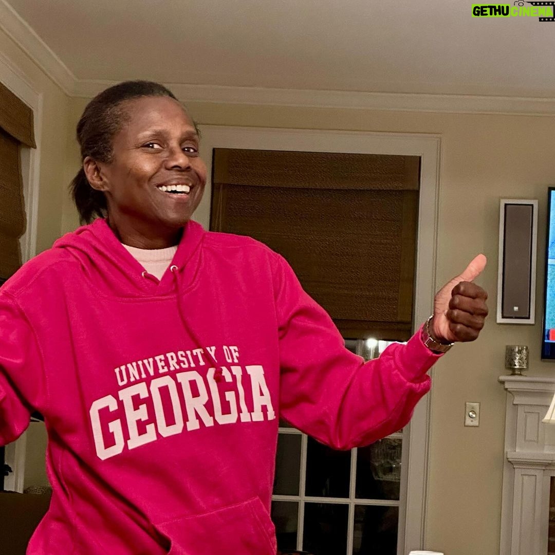 Deborah Roberts Instagram - What a night for my @universityofga bulldogs. (A nail biter for a minute). Made history in a victory against Georgia Tech. A record 29 straight wins Congratulations @ugaathletics #georgia #victory