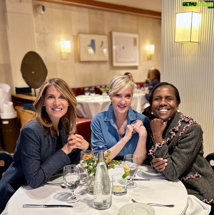 Deborah Roberts Instagram - Monday mood. Friendship. “Friends are those rare people who ask how we are and then wait to hear the answer.” — #girlfriend #power