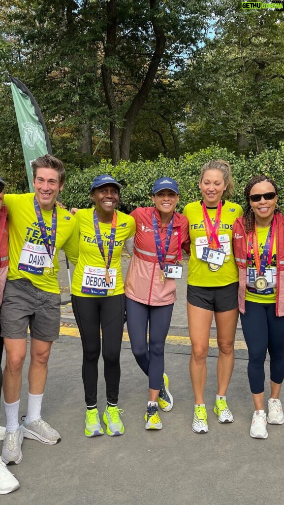 Deborah Roberts Instagram - Special shout out to @nadineshubailat and @nyrr for making our ABC News @nycmarathon relay team a reality! ❤️ What fun today with these folks I get to call colleagues and friends. And the spectators make all the difference along the route. Today we got to run for @teamforkids - such a great cause! #oneabc #🏃🏾 🏃🏼‍♀️ 🏃‍♂️ #newsteamassemble @robinrobertsgma @willreeve_ @ginger_zee @rebeccajarvis @newsmom8 @sswinkgma @demarcomorgan @jonkarl @debrobertsabc @davidmuirabc New York, New York