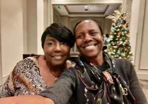 Deborah Roberts Instagram - Family Values. My cherised siblings gathered together to embrace, support and love on Tina, who’s making her way through her cancer journey. Along the way, a pajama party broke out along with shopping and fabulous dinners and laughs. The best Christmas gifts don’t need packaging and bows. What a beautiful reminder. So grateful for family love and YOU @tclarington 
#joy #prayer #love