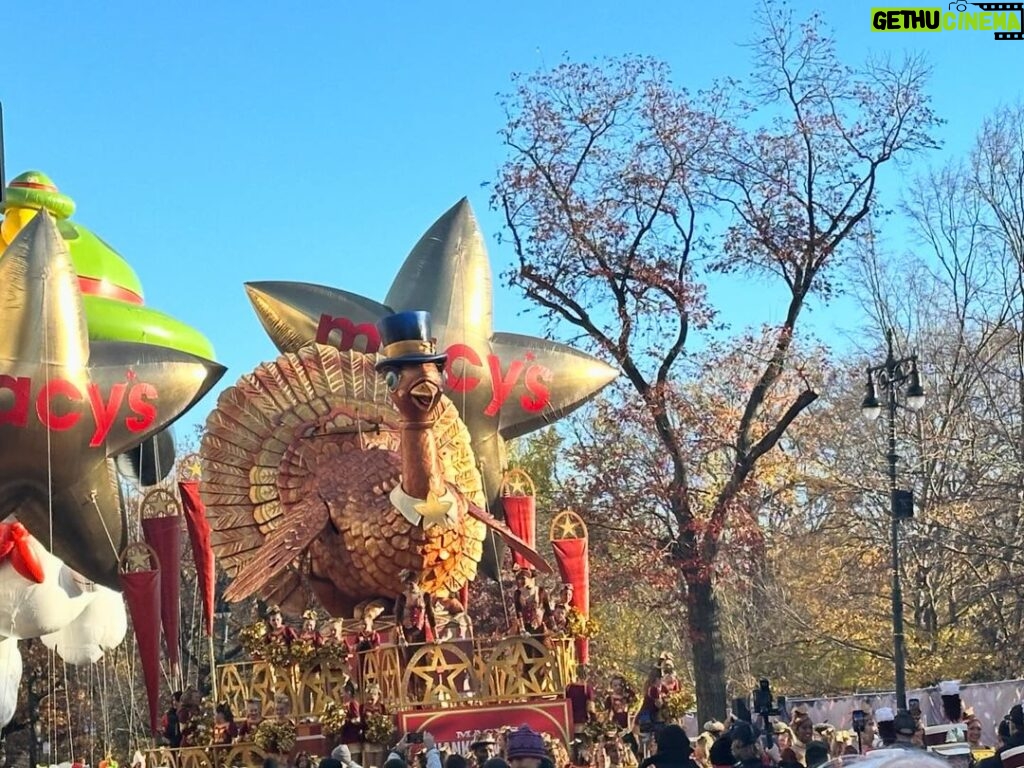 Deborah Roberts Instagram - I love a #parade Especially @themacysthanksgivingdayparade when @alroker is back in his spot. Happy #thanksgiving to you and yours. Just #gratitude #thankful #health Manhattan, New York