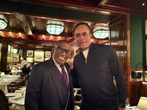 Deborah Roberts Instagram - When you go out for dinner with your favorite college student at your favorite spot…and so many friends appear, it’s a moment of #thanksgiving even before the big day. Thanks for the warmth @nellcan