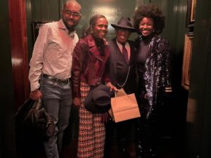 Deborah Roberts Instagram - When you go out for dinner with your favorite college student at your favorite spot…and so many friends appear, it’s a moment of #thanksgiving even before the big day. Thanks for the warmth @nellcan