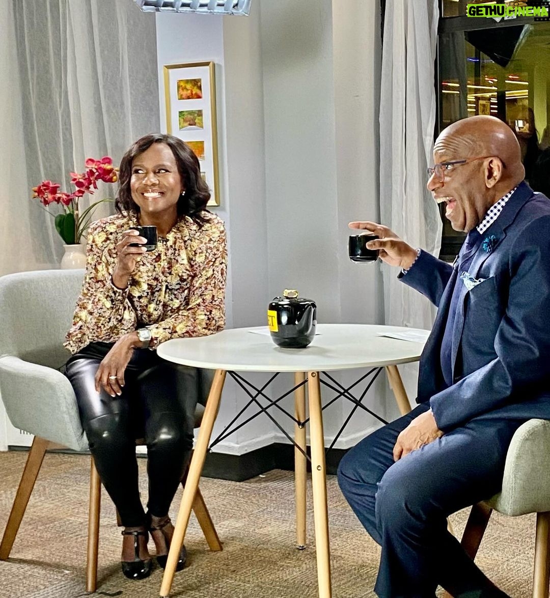 Deborah Roberts Instagram - Friday finish…lots to consider tonight. Sat down with my fave weather guy @alroker to spill some tea for @entertainmenttonight about my television career and work @abc2020 And prepping for tonight’s intriguing episode with @davidmuirabc about the mysterious disappearance of a young woman from a mall Hope you’ll tune in to both programs tonight