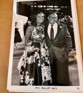 Deborah Roberts Instagram - Saturday surprise. Christmas in February. Not sure what happened, but somehow I just discovered this special holiday gift from the fabulous @julieskarratt which she snapped at last year’s @nycballet gala. Sometimes life is more beautiful in black and white. Thank you my talented friend. #saturday