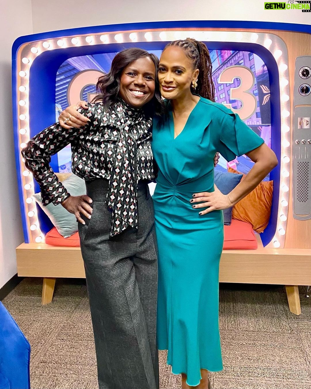 Deborah Roberts Instagram - When you bump into that filmmaker genius @ava on the way out of @goodmorningamerica your day brightens up! Gracious, gorgeous and always giving inspirational work, including her powerful new film @originmovie She’s also a contributor to my book, celebrating teachers, @lessonslearnedandcherished #gratitude